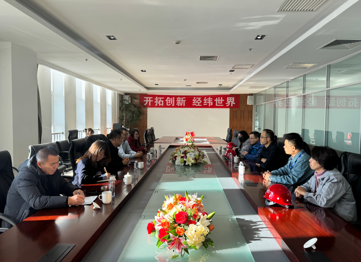 鎮(zhèn)領(lǐng)導新春訪企.jpg